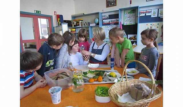 Priprava zeliščnega namaza in napitka (6)