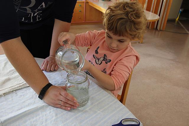 Izdelovanje snežne krogle (9)