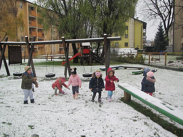 Igra na prvem snegu letos (2)
