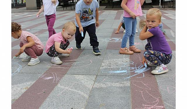 Gibanje in ustvarjanje na glavnem trgu (163)