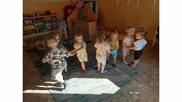 Ples ob glasbi (1)