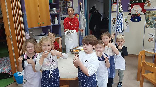 Božični piškotki pri Mehurčkih (1)