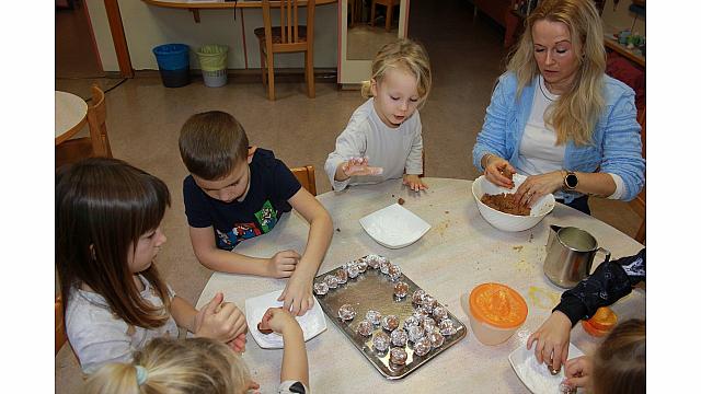 Izdelava piškotov (žoge) (7)