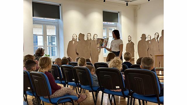 Miklavževe pravljice s knjižničarko - sovice, Pedenjpedi, lizike (1)