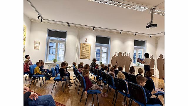 Miklavževe pravljice s knjižničarko - sovice, Pedenjpedi, lizike (2)