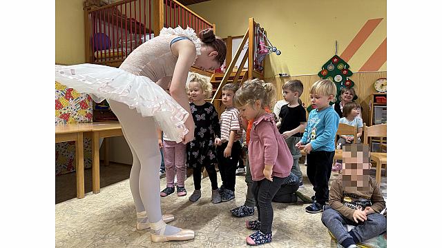 obisk baletne šole - sovice, Pedenjpedi, lizike (2)