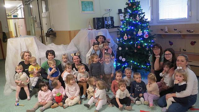 Predstava Babica zima - Sončki, Metulji, Orleki, Mavrice (7)