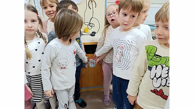 Uganke in igralne postaje - Raziskovalci (2)