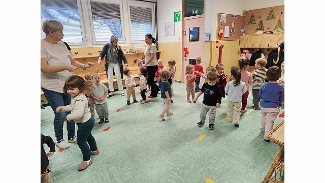 plesna delavnica z Nino - Sončki (2)