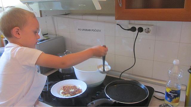 Nabiranje akacije in naredili palačinke iz njih (18)