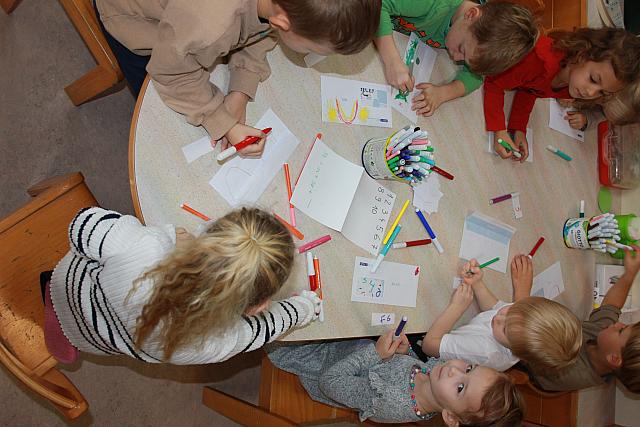 Sadno zelenjavni dan (raziskovalci, mehurčki, žoge) (1)