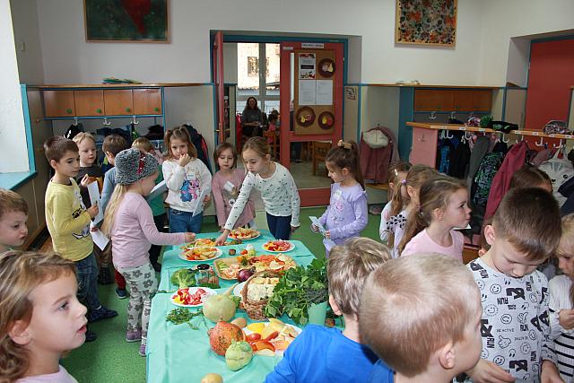 Sadno zelenjavni dan (raziskovalci, mehurčki, žoge) (13)