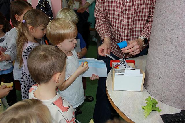 Sadno zelenjavni dan (raziskovalci, mehurčki, žoge) (15)