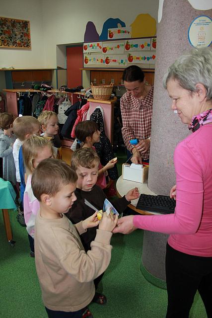 Sadno zelenjavni dan (raziskovalci, mehurčki, žoge) (20)