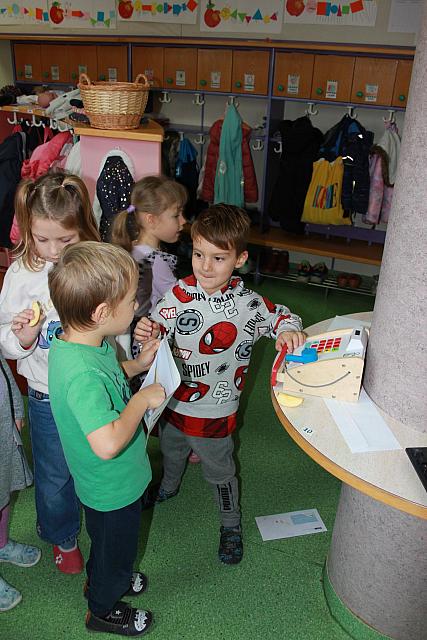 Sadno zelenjavni dan (raziskovalci, mehurčki, žoge) (23)