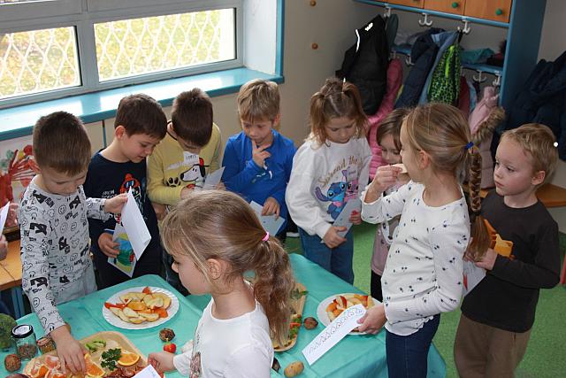 Sadno zelenjavni dan (raziskovalci, mehurčki, žoge) (8)