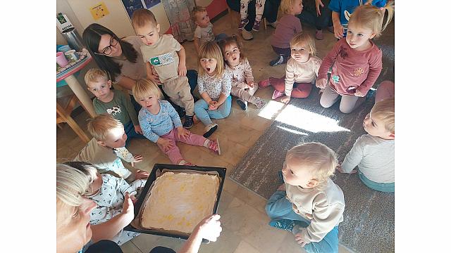 krapec v pekaču, muzikanti, sončki, metulji