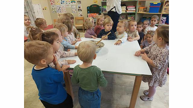 posoda je topla, metulji, sončki,