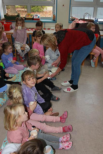 Priprava mlečnih namazov z Nado (raziskovalci, mehurčki, žoge) (10)