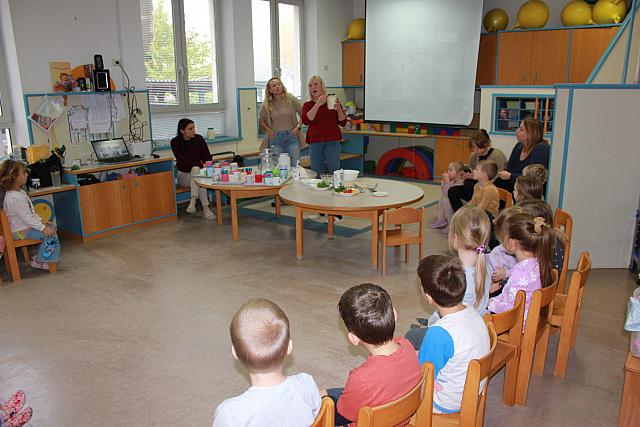 Priprava mlečnih namazov z Nado (raziskovalci, mehurčki, žoge) (2)