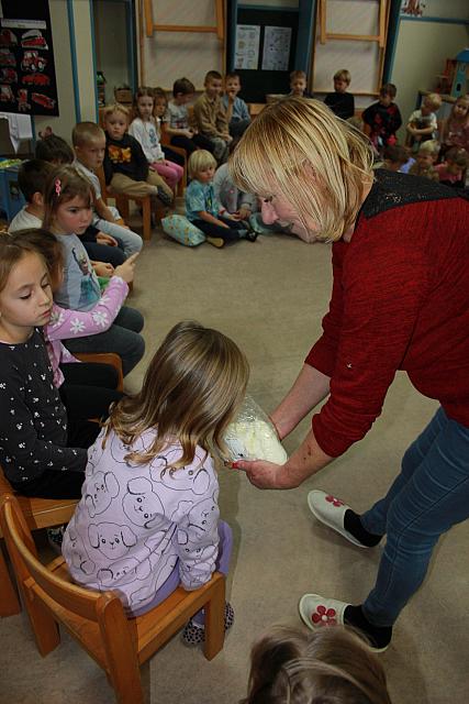 Priprava mlečnih namazov z Nado (raziskovalci, mehurčki, žoge) (3)