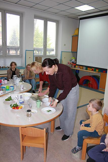 Priprava mlečnih namazov z Nado (raziskovalci, mehurčki, žoge) (4)