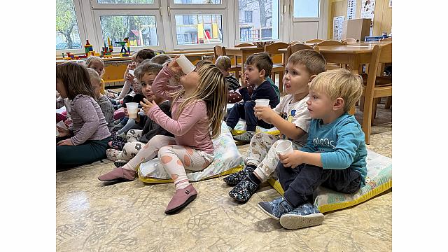 priprava sadno-mlečnega napitka (sovice, Pedenjpedi, lizike)(5)