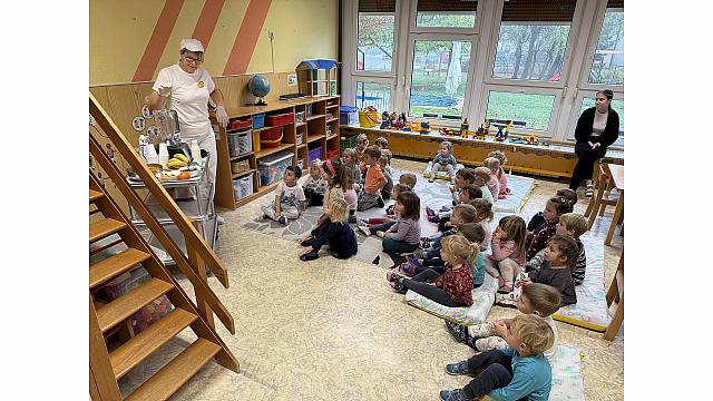 priprava sadno-mlečnega napitka (sovice, Pedenjpedi, lizike)(8)