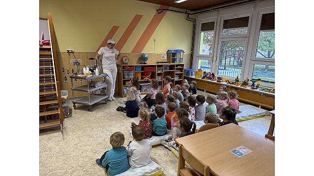 priprava sadno-mlečnega napitka (sovice, Pedenjpedi, lizike)(9)