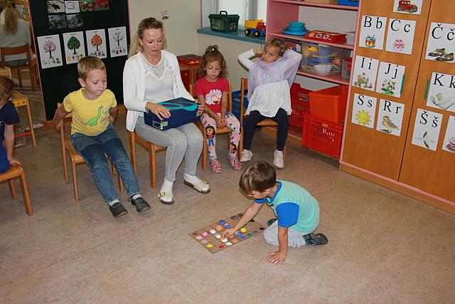 Razvrščanje kamnov po barvi (3)