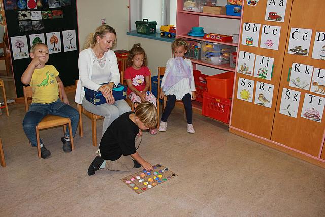 Razvrščanje kamnov po barvi (4)