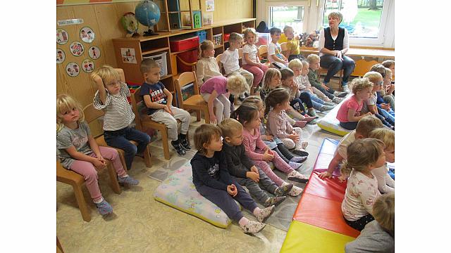 PRAVLJIČARKI SANDRA IN NATAŠA (1)