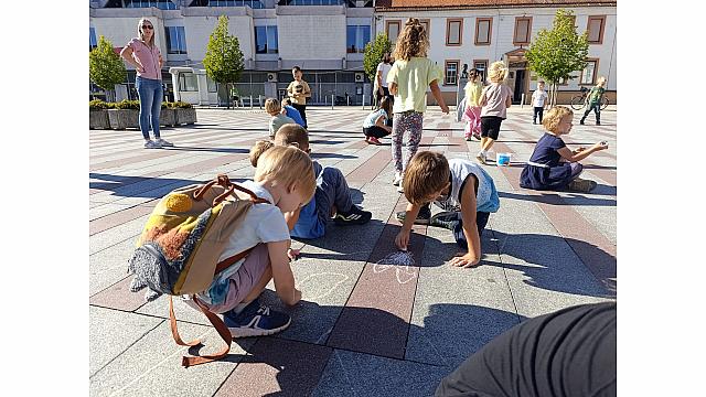 Igrajmo se skupaj na trgu (Raziskovalci, Mehurčki, Žoge, šola) (29)