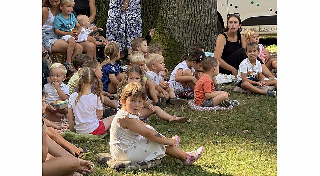 gledališka predstava pod hrasti (2)
