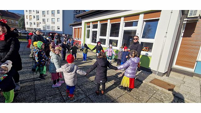 Rajanje na trgu in atriju Mehurčki (3)
