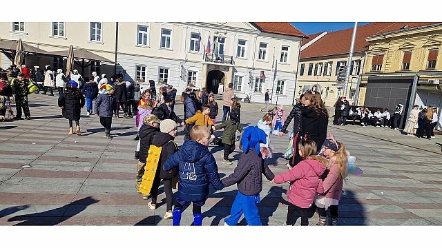 Rajanje v atriju in na trgu Raziskovalci (4)