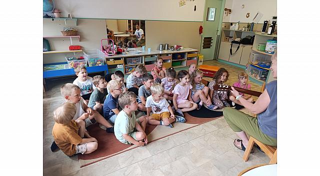 učenje nove pesmice (6)