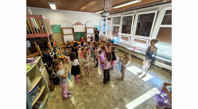 Plesna delavnica-veseli otroci (2)