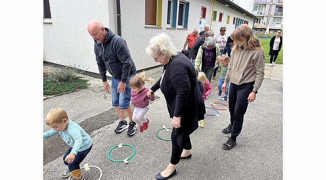 Gibalno dopoldne z babicami in dedki (5)