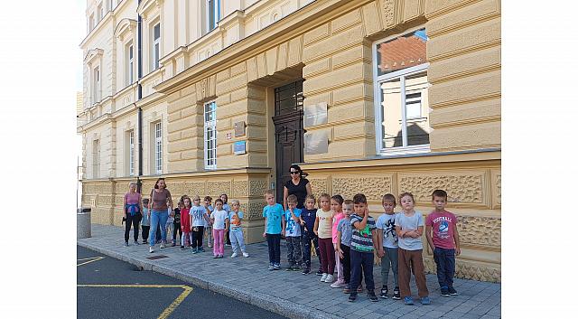pohod do OŠIC v gozd Muzikanti, Veseli otroci (1)