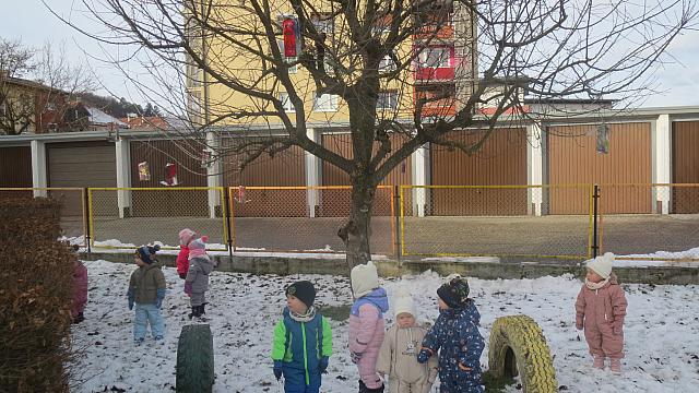 Hranjenje ptic in nastavljanje hišk (1)