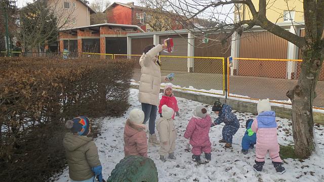 Hranjenje ptic in nastavljanje hišk (2)