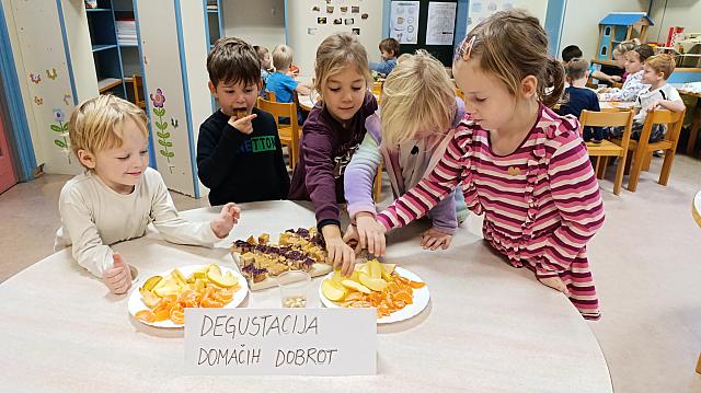 Tržnica domačih dobrot (Cicibani) (1)