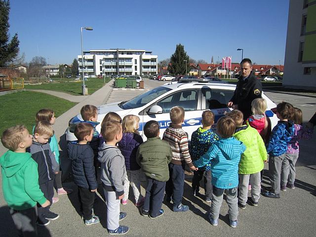 Obisk policista v sklopu projekta Pasavček (4)
