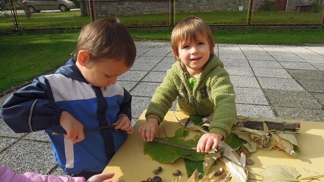 Simbolna igra z naravnim materialom - kuhinja (2)