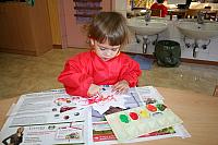 Teden otroka - slikanje jesenskih listov s prstnimi barvami (17)