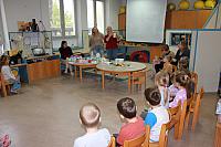 Priprava mlečnih namazov z Nado (raziskovalci, mehurčki, žoge) (2)