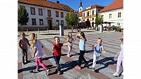 Igrajmo se skupaj na trgu (Raziskovalci, Mehurčki, Žoge, šola) (19)